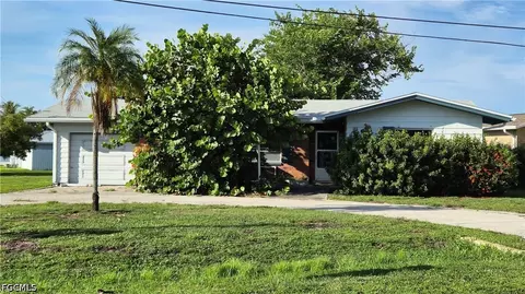 5201 Glade Ct NE, Cape Coral, FL 33904