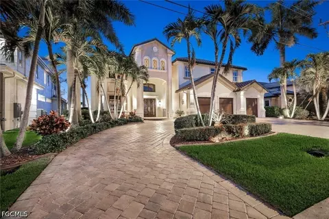 3820 Surfside Blvd, Cape Coral, FL 33914