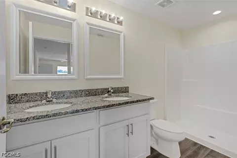 Bath - 3113 Pebble Ln, Labelle, FL 33935 photo 2 of 3