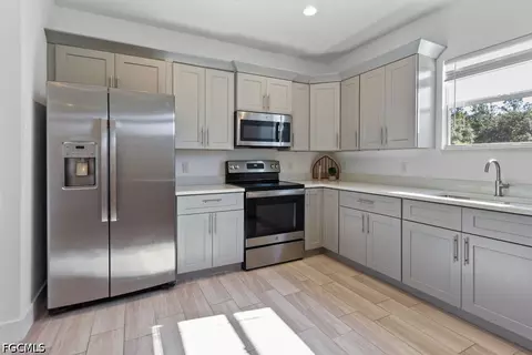 Kitchen - 2004 Grayson Ave, Alva, FL 33920 photo 2 of 3