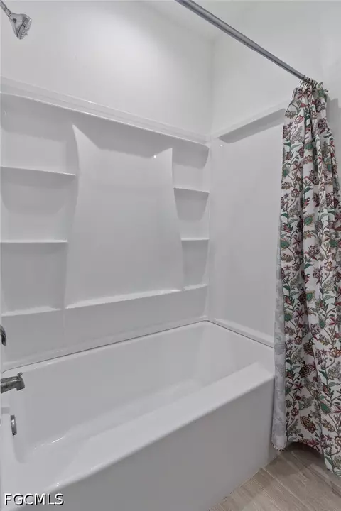 Bath - 2004 Grayson Ave, Alva, FL 33920 photo 5 of 6