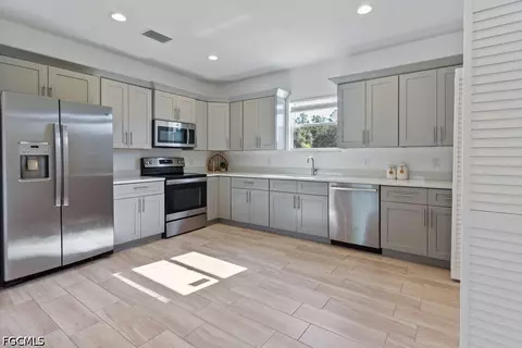 Kitchen - 2004 Grayson Ave, Alva, FL 33920 photo 3 of 3