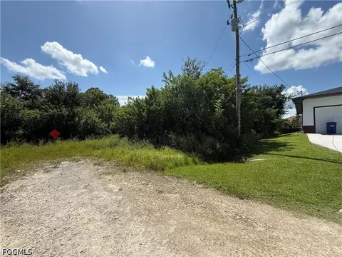 2501 43rd St SW, Lehigh Acres, FL 33976