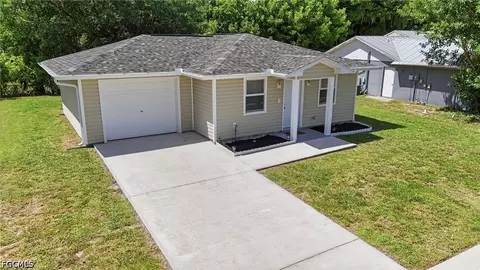 899 Ridgeway Dr, North Fort Myers, FL 33903