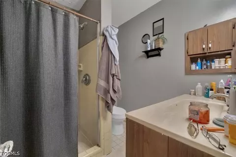 Bath - 236 E Arcade Ave, Clewiston, FL 33440 photo 1 of 1