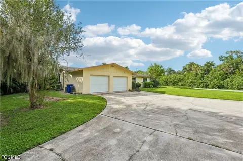 51 Lagoon Dr, North Fort Myers, FL 33903