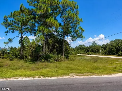 600 E Moore Ave, Lehigh Acres, FL 33972