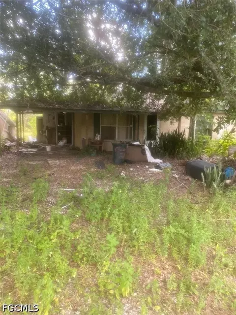 1118 Mcarthur Ave, Lehigh Acres, FL 33936