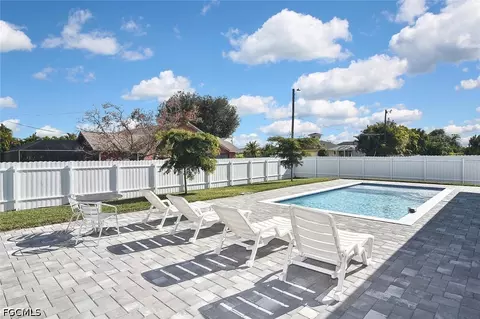 207 SE 2nd Ave, Cape Coral, FL 33990