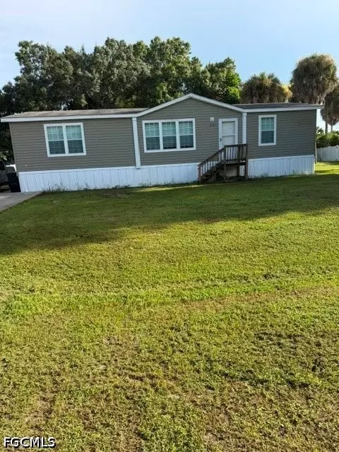 2495 Zoysia Ln, North Fort Myers, FL 33917