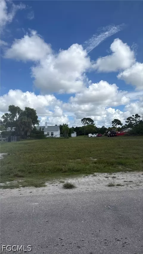 2103 NE 27th Ter, Cape Coral, FL 33909