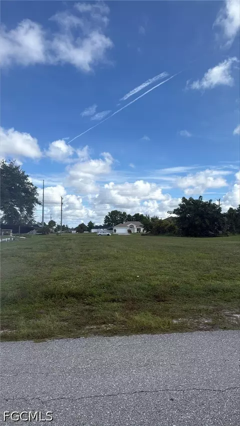 2217 NE 23rd Ter, Cape Coral, FL 33909