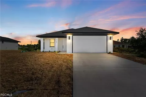 3305 43rd St W, Lehigh Acres, FL 33971
