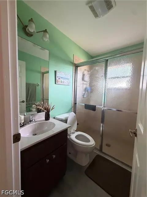 Bath - 725 S Berner Rd, Clewiston, FL 33440 photo 3 of 3