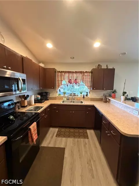 Kitchen - 725 S Berner Rd, Clewiston, FL 33440 photo 1 of 2