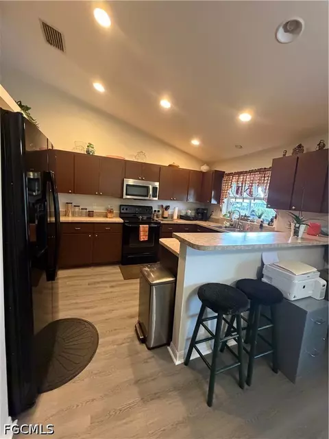 Kitchen - 725 S Berner Rd, Clewiston, FL 33440 photo 2 of 2