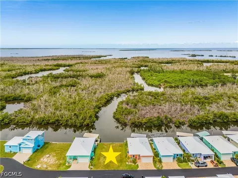 3019 Trawler Ln, Saint James City, FL 33956