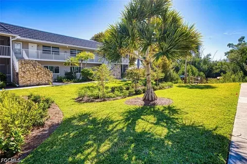 601 Periwinkle Way #D-7, Sanibel, FL 33957
