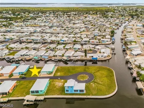 3018 Trawler Ln, Saint James City, FL 33956
