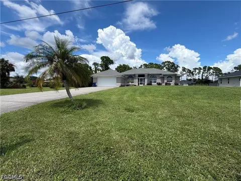 8199 Boonesboro Rd, North Fort Myers, FL 33917