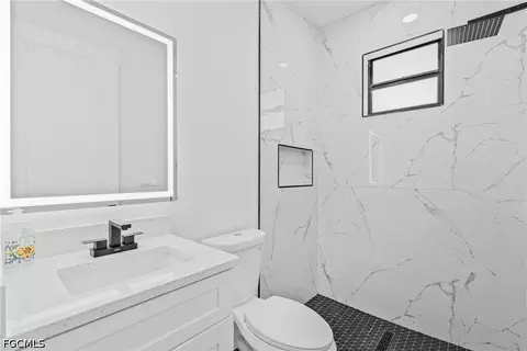 Bath - 7717 18th Ter, Labelle, FL 33935 photo 4 of 4