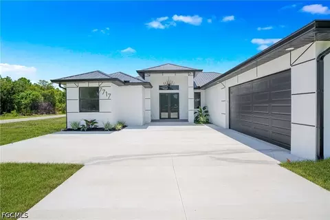 Exterior - 7717 18th Ter, Labelle, FL 33935 photo 2 of 5