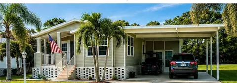 9790 Creekwood Ln, Fort Myers, FL 33905