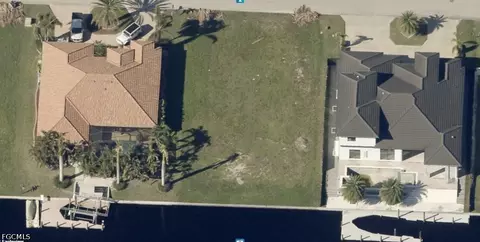 2044 Ottersrest Ln, Cape Coral, FL 33990