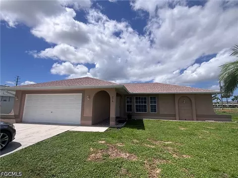 216 SE Santa Barbara Pl, Cape Coral, FL 33990