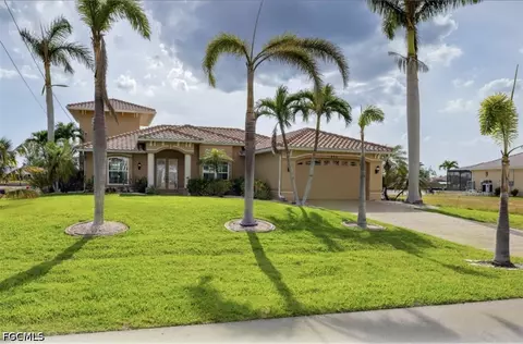 422 SW 33rd Ave, Cape Coral, FL 33991