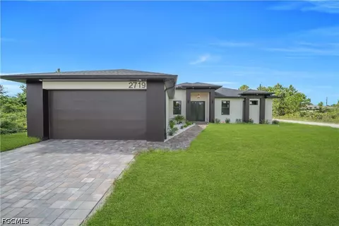 2719 33rd St W, Lehigh Acres, FL 33971