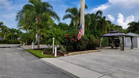 10080 Stonewood Dr, Fort Myers, FL 33905