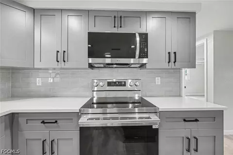 Kitchen - 305 Shell Rd, Venice, FL 34293 photo 5 of 8