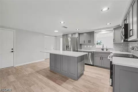 Kitchen - 305 Shell Rd, Venice, FL 34293 photo 3 of 8