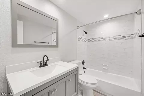 Bath - 305 Shell Rd, Venice, FL 34293 photo 5 of 5