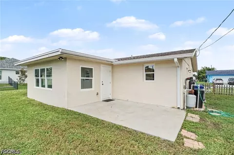 Exterior - 305 Shell Rd, Venice, FL 34293 photo 6 of 7