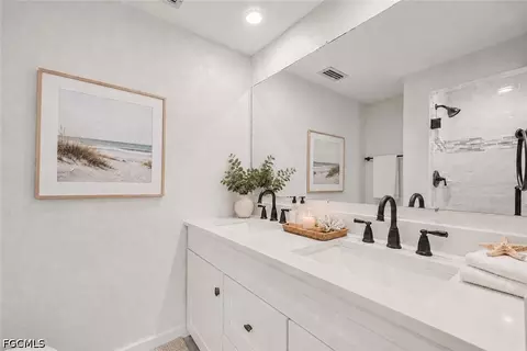 Bath - 305 Shell Rd, Venice, FL 34293 photo 1 of 5