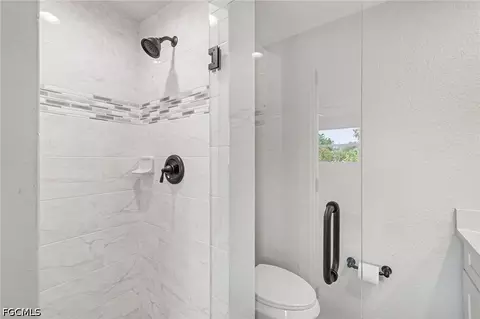 Bath - 305 Shell Rd, Venice, FL 34293 photo 3 of 5