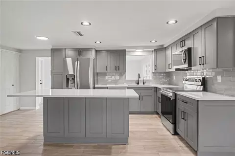 Kitchen - 305 Shell Rd, Venice, FL 34293 photo 2 of 8