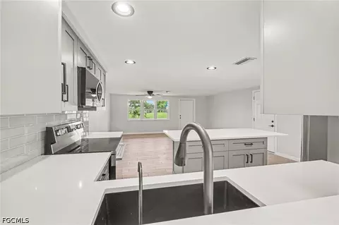 Kitchen - 305 Shell Rd, Venice, FL 34293 photo 7 of 8