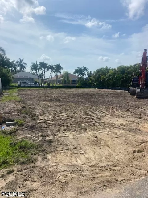 4915 SW 2nd Ave, Cape Coral, FL 33914