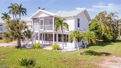 2471 Avocado St, Saint James City, FL 33956