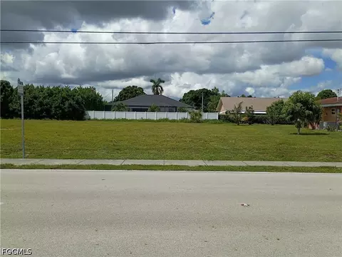 3648 Country Club Blvd, Cape Coral, FL 33904