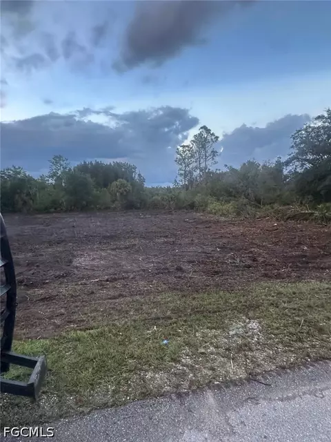 496 Westchester Dr, Lehigh Acres, FL 33972