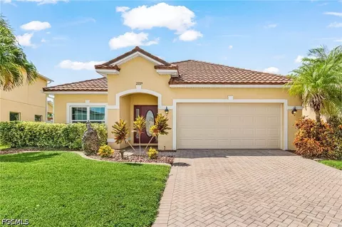 2229 Cape Heather Cir, Cape Coral, FL 33991