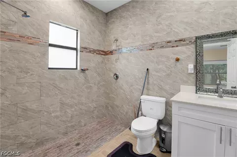 Bath - 255 C Rd, Labelle, FL 33935 photo 2 of 2