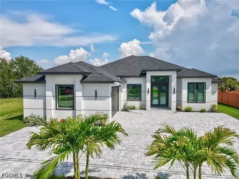 613 Gleason Pkwy, Cape Coral, FL 33914