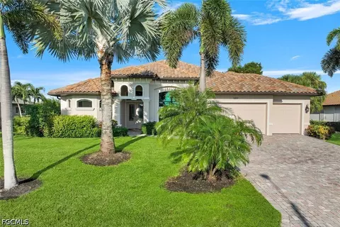 11899 King James Ct, Cape Coral, FL 33991