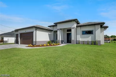 215 SW 37th Ln, Cape Coral, FL 33914