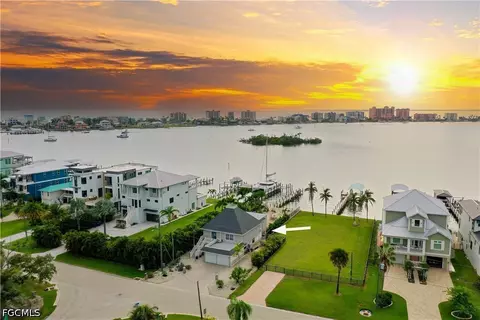 805 San Carlos Dr, Fort Myers Beach, FL 33931